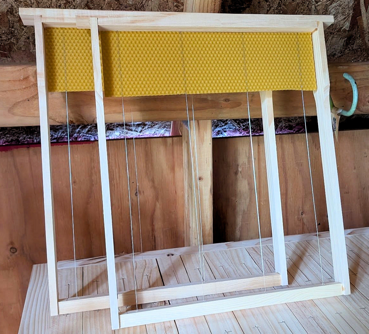 Layens frame 10 pack - wired, with wax starter strips